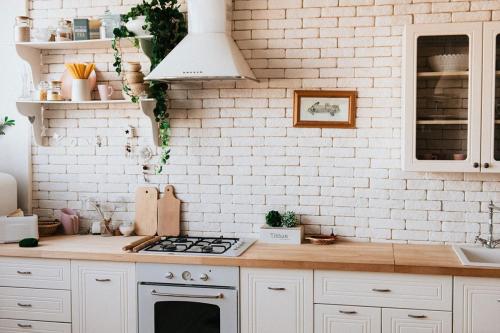 kitchen-with-brick